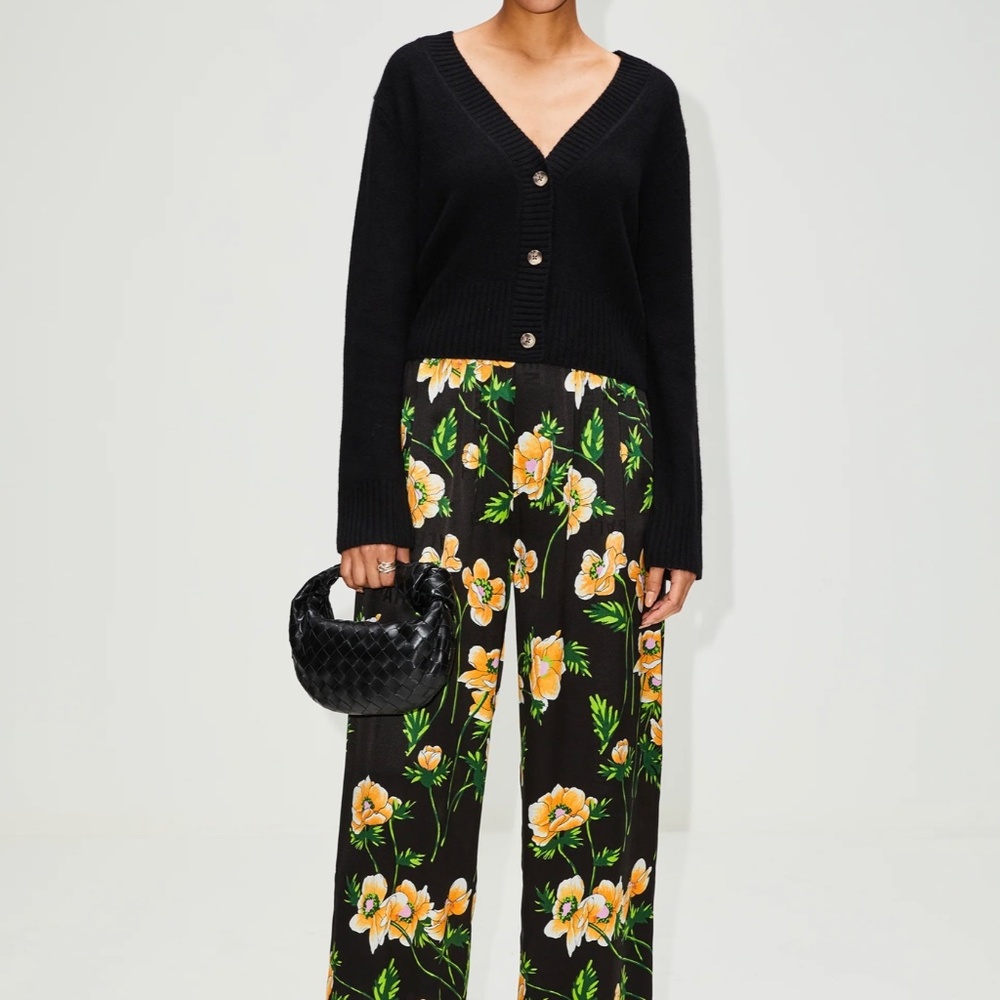 Bundle of 2 ELYSEWALKER LABEL Dove Cropped Cardigans - Black + Gray